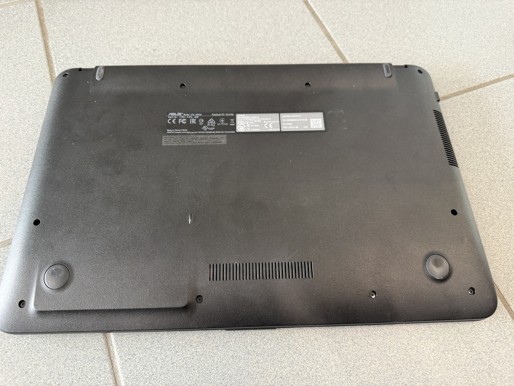 Asus Vivobook 15 I5-7020 4GB 256GB SSD Linux Mint